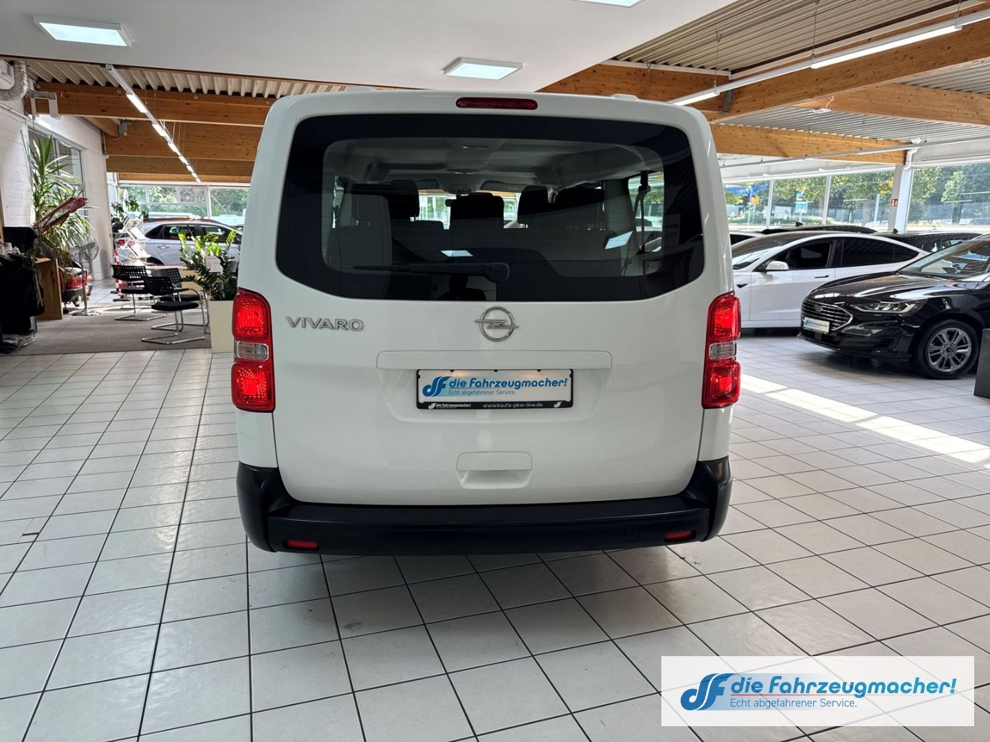 Fahrzeugabbildung Opel Vivaro Kombi L 1.5 D EU6d-T Apple CarPlay Androi