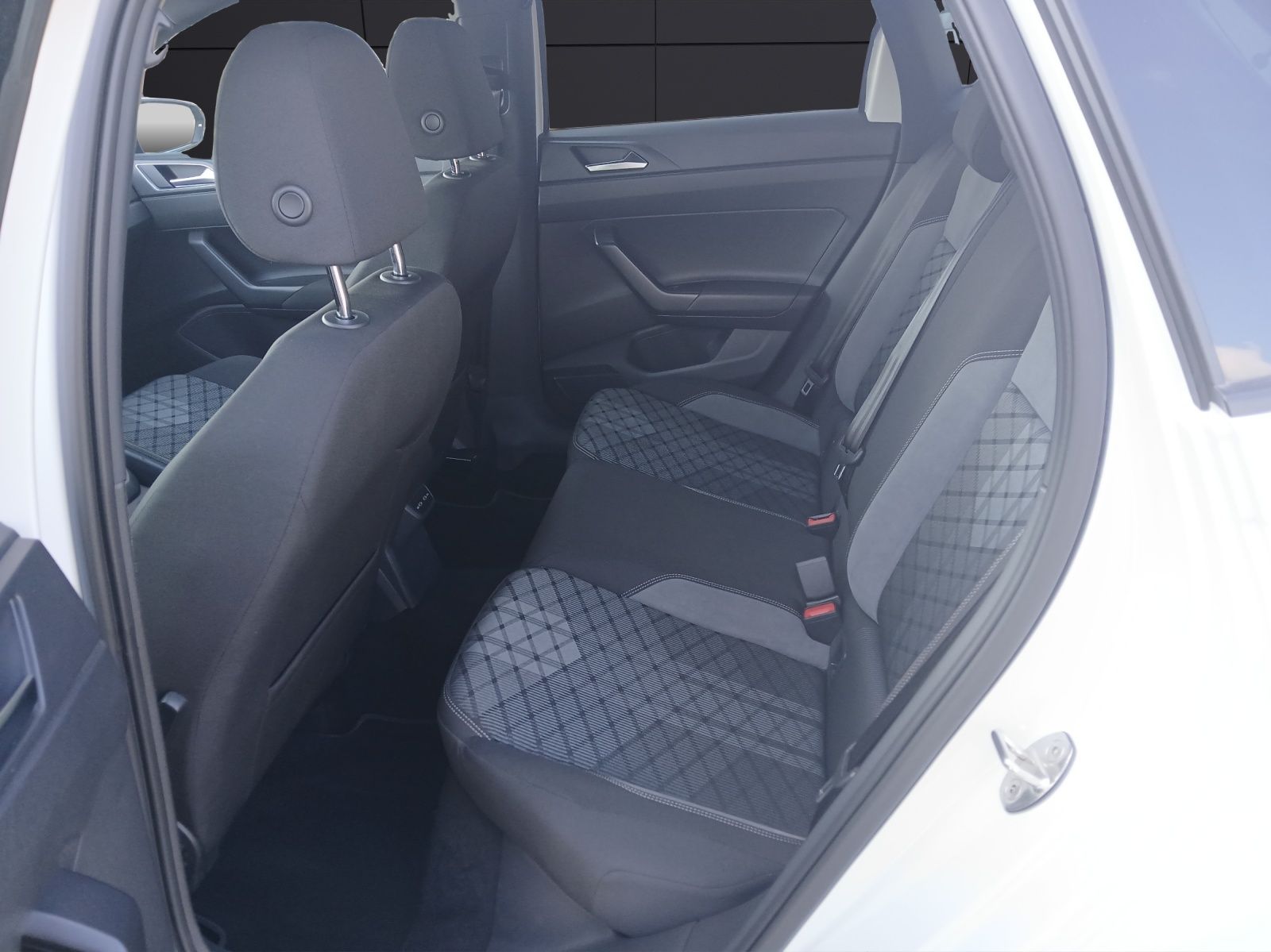 Fahrzeugabbildung Volkswagen Polo TSI R-Line Matrix Pano ACC PDC SH 17"