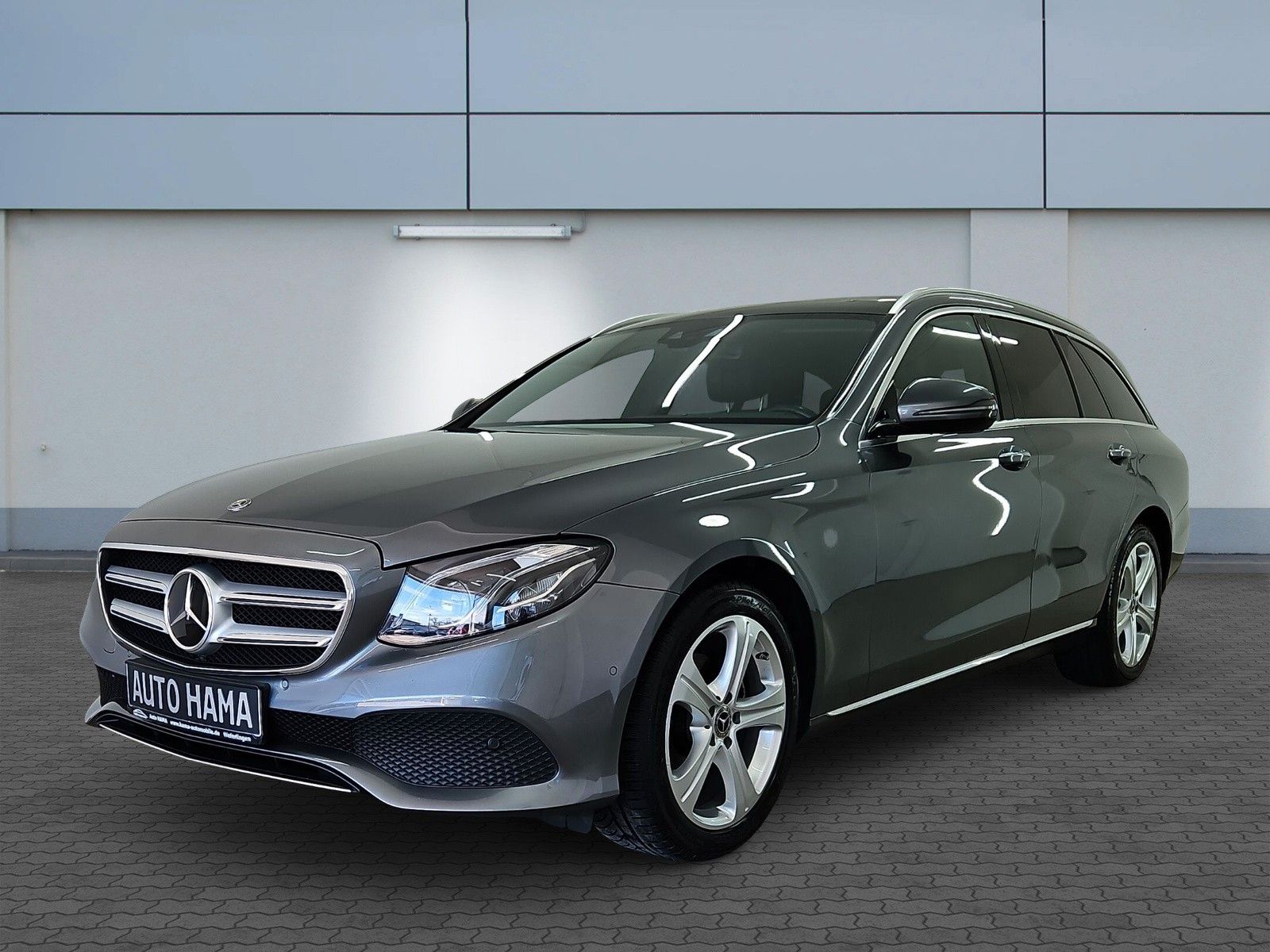 MERCEDES-BENZ E220d AVANTGARDE *PANO*KAM*HUD*ACC*WIDESCREEN