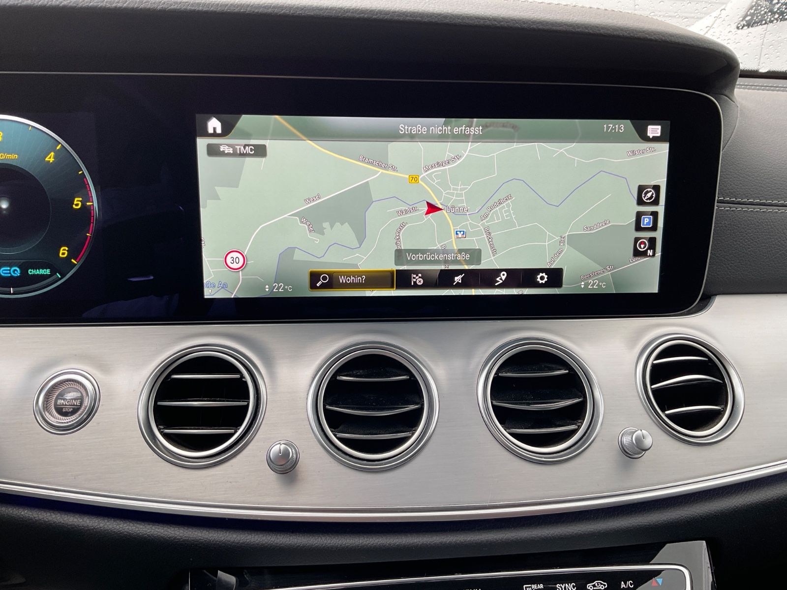 Fahrzeugabbildung Mercedes-Benz E 220 d T 4M,AMG, Memory,Kamera,AHK,Burmester