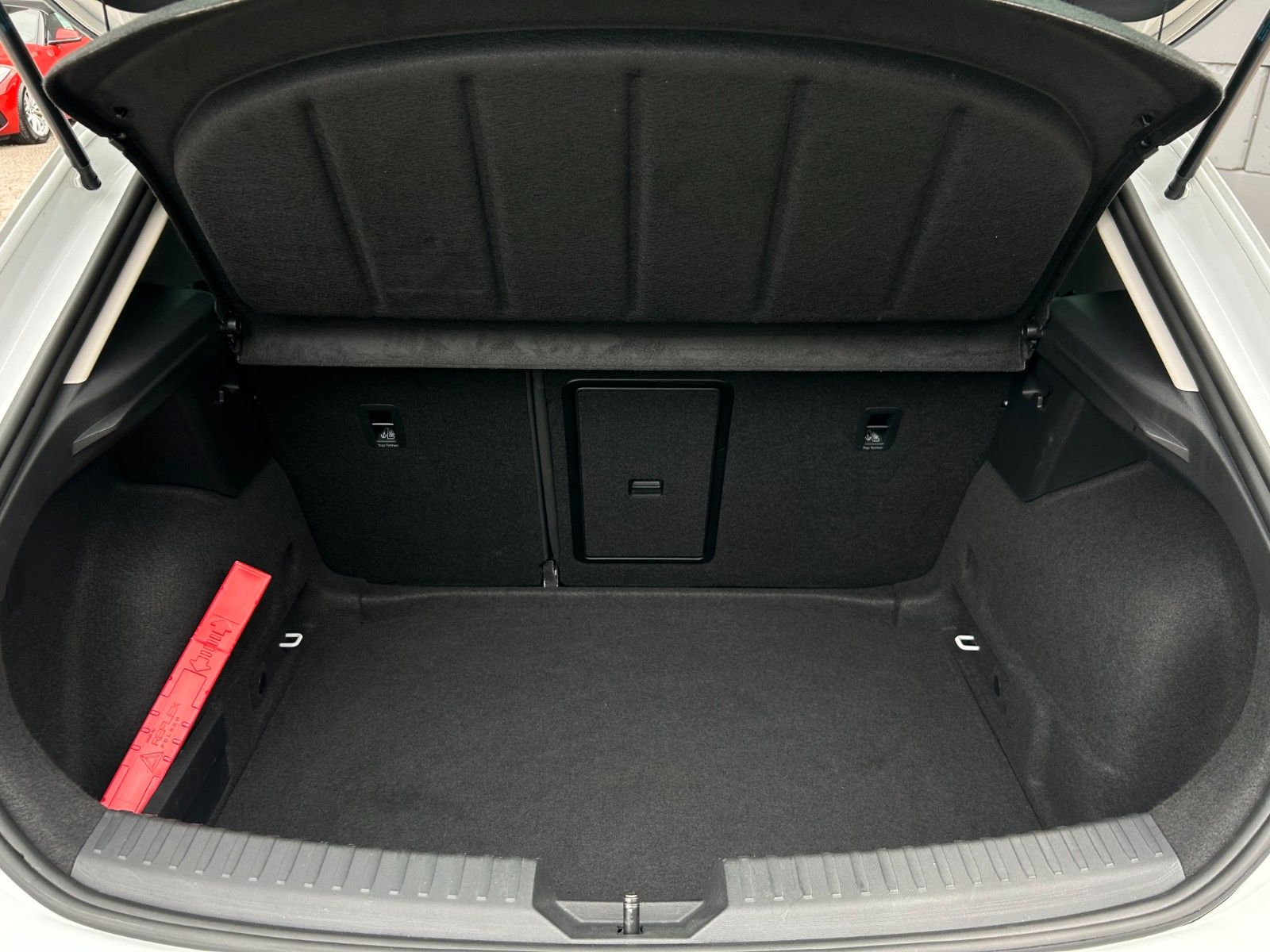 Fahrzeugabbildung SEAT Leon 1.5 TSI FR ACC LED VC SHZ LHZ Kam Ambiente