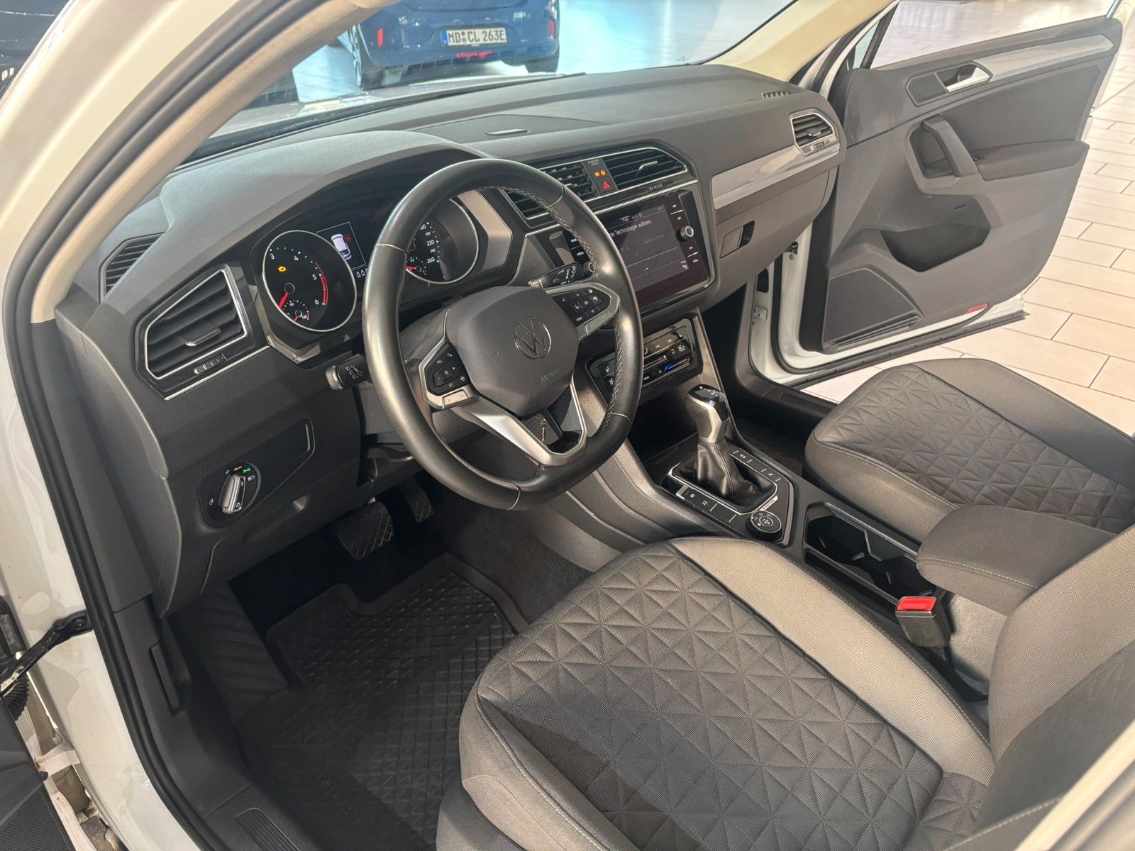 Fahrzeugabbildung Volkswagen Tiguan 2.0 TDI Life 4Motion AHK/NAVI/KAMERA/SHZ