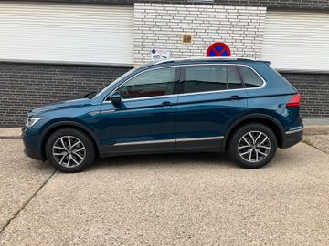 Volkswagen Tiguan - 1