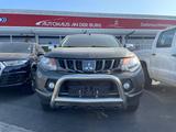 Mitsubishi L200 Basis Club Cab 4WD - Mitsubishi L200: Cab Club