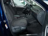 Volkswagen Tiguan Allspace 2.0 TSI Elegance 7Sitzer DCC Pan - mit Benzin-Antrieb: Blau, Panorama-Dach