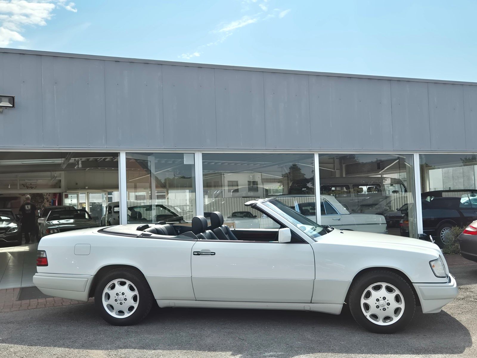 Fahrzeugabbildung Mercedes-Benz E 220 Cabrio/Dt./2. Hand/Daimler-SH/Leder/Klima