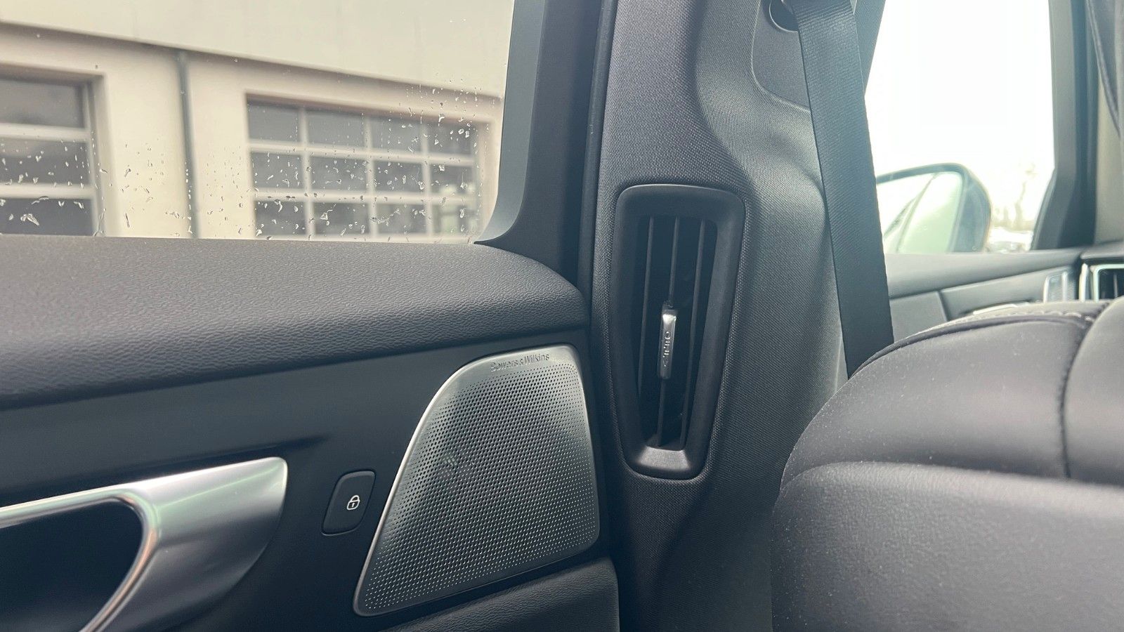 Fahrzeugabbildung Volvo V60 B4 CC Ultimate AWD*B&W*360°*SH*Massage*