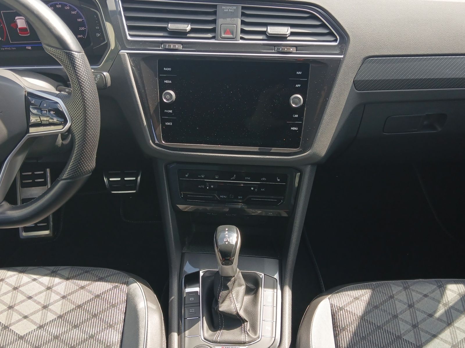Fahrzeugabbildung Volkswagen Tiguan TDI R-Line DSG 4M Matrix AHK Navi AID ACC