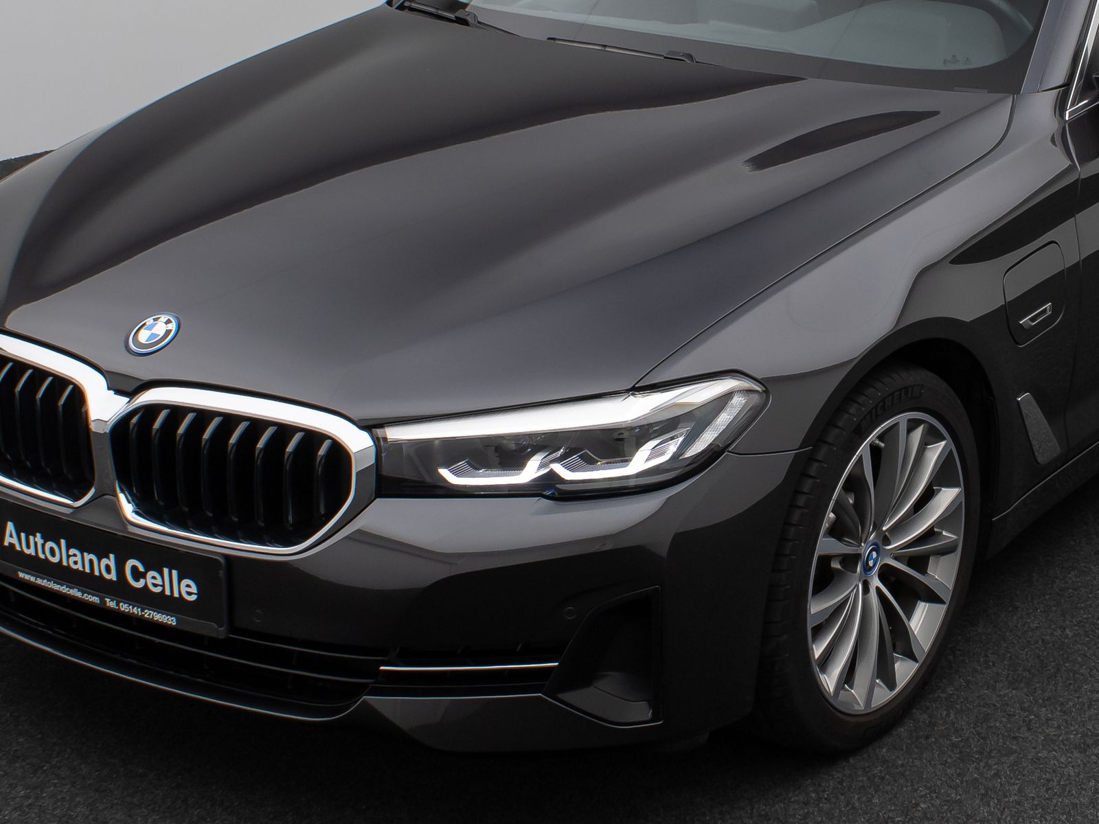 Fahrzeugabbildung BMW 530e xD Panorama DAB CockPitPro Alarm PDC 19Zoll
