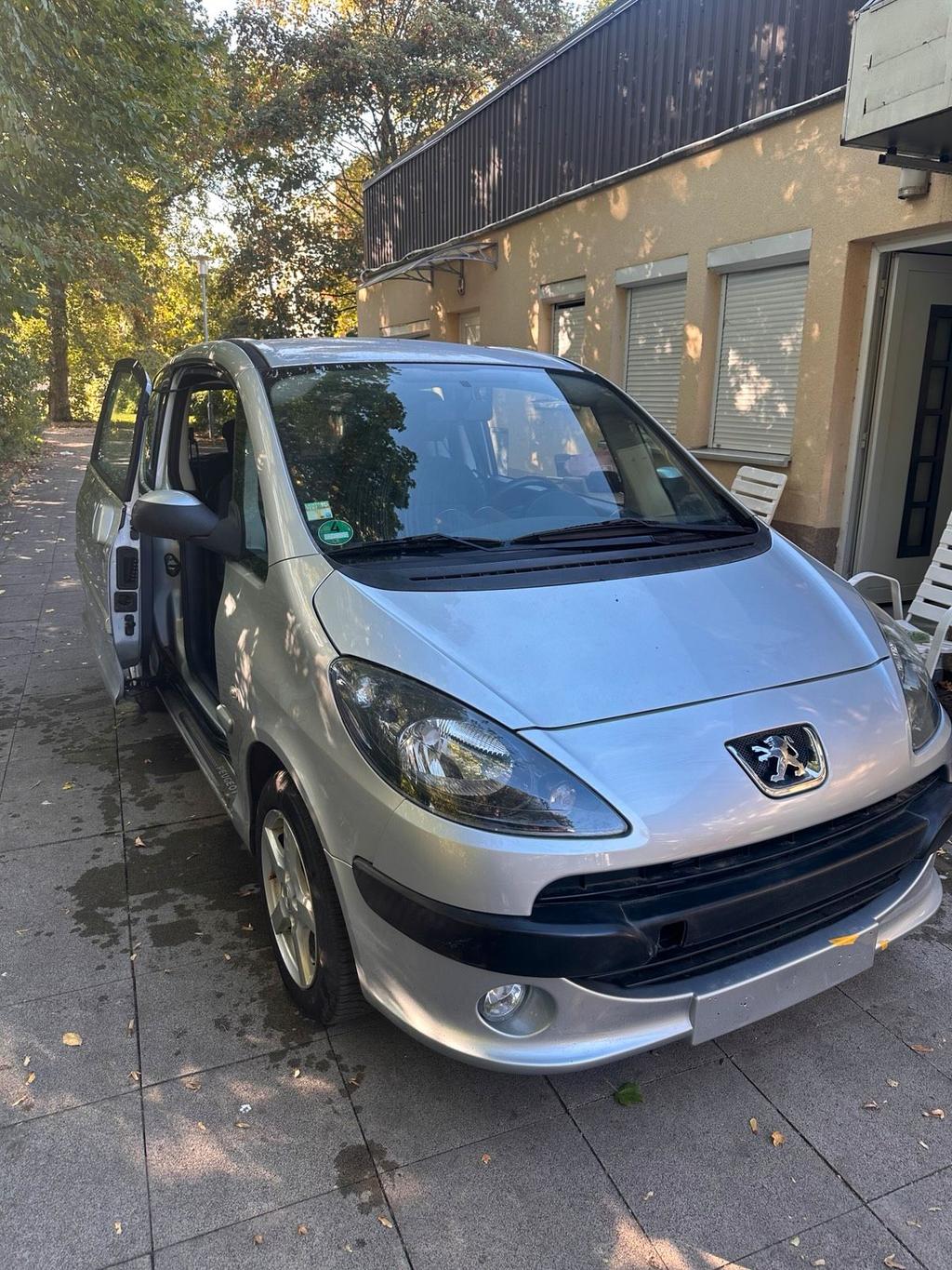 Peugeot 1007 1.4 TÜV/SERVICE NEU bis 08/28...