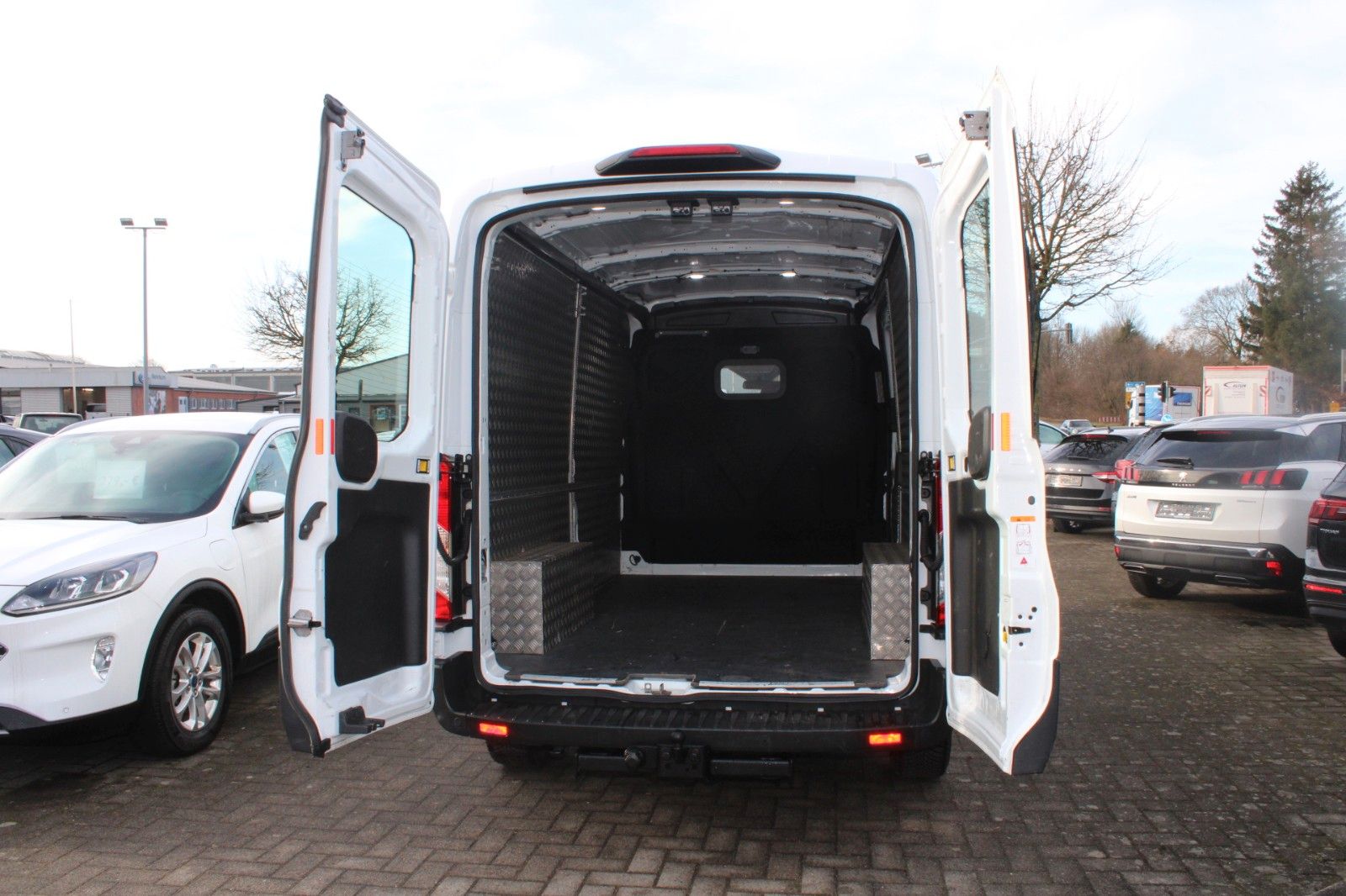 Fahrzeugabbildung Ford Transit L3 H2 TREND AHK PDC ALLWETTER 1.Hand