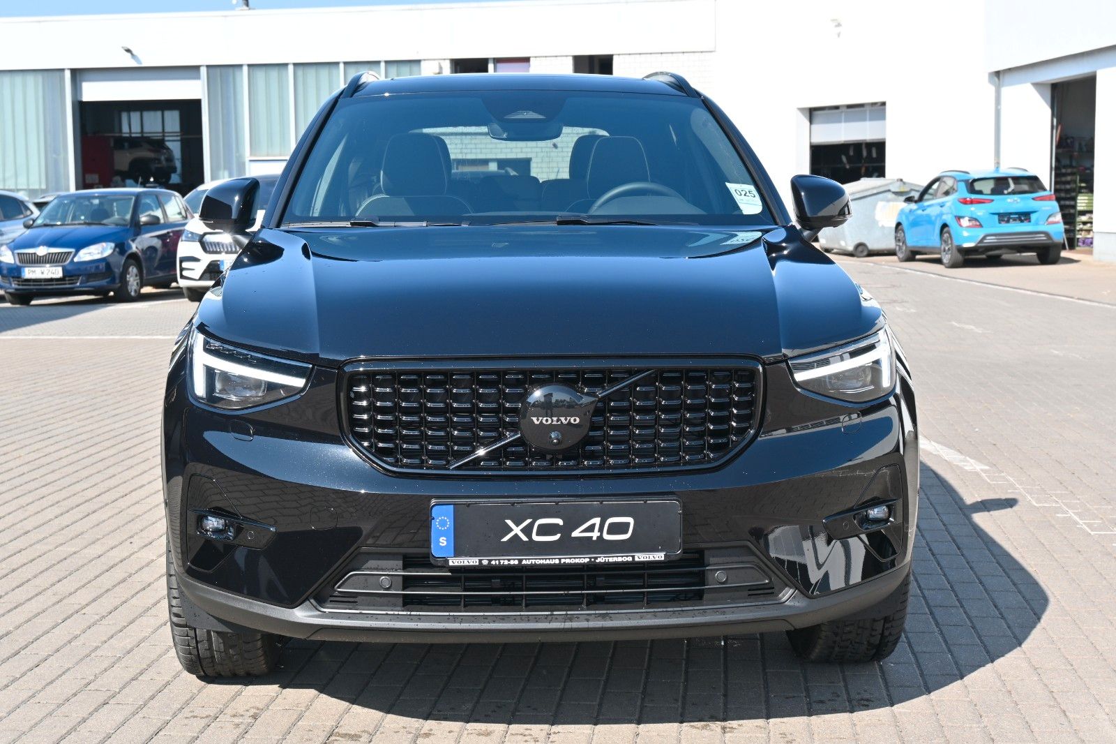 Fahrzeugabbildung Volvo XC40 B4 DKG Plus Black Edition*FSHZG*360°*ACC