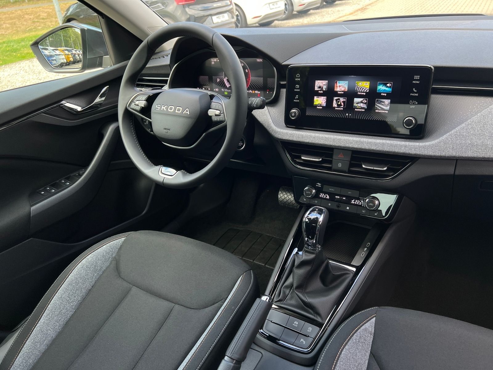 Fahrzeugabbildung SKODA Kamiq Selection 1.0 TSI DSG *ACC, LED, Kamera, S
