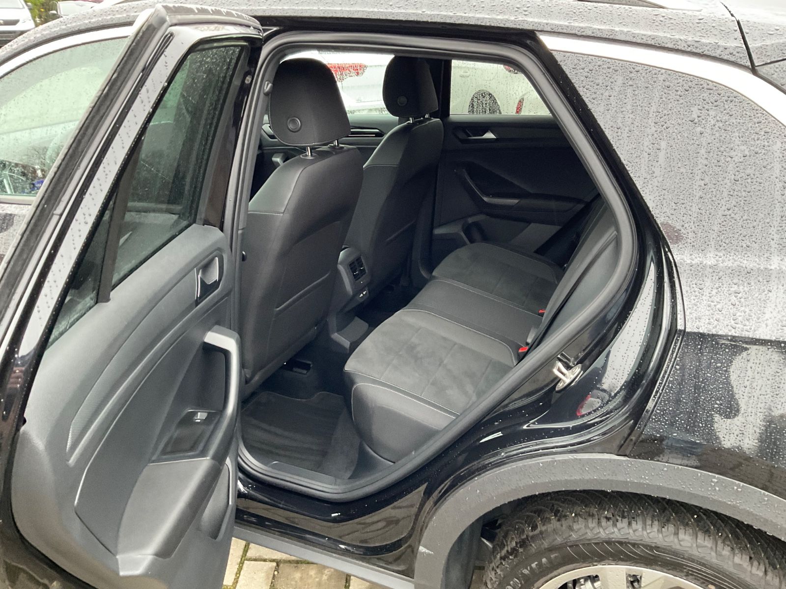 Fahrzeugabbildung Volkswagen T-Roc 1.5 TSI DSG R Line,AHK,ACC,Kamera,Navi