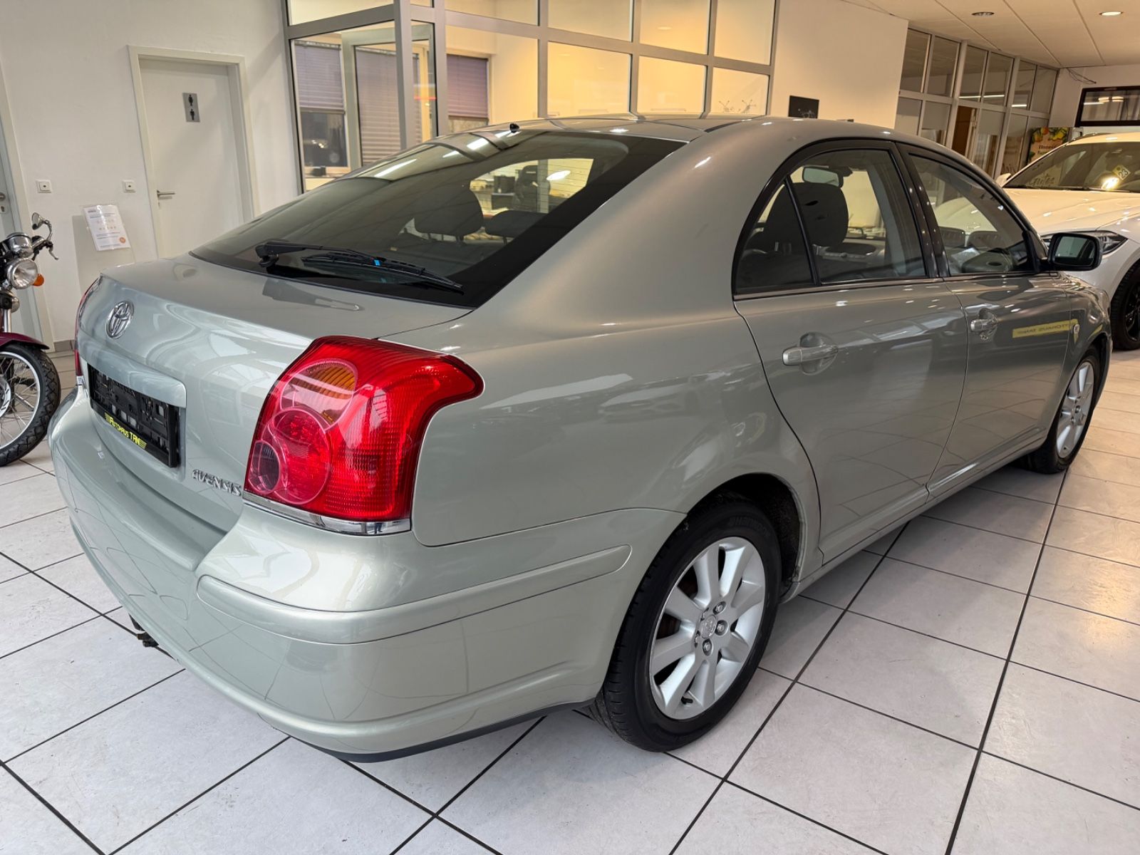 Fahrzeugabbildung Toyota Avensis 1.8 Executive Liftback