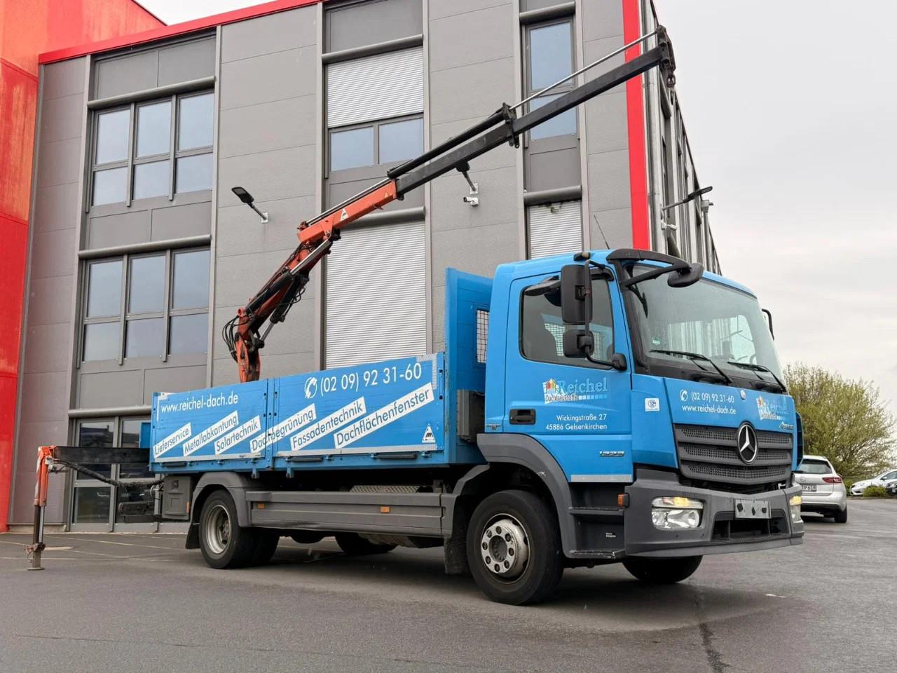 Mercedes-Benz Atego 1223 4x2 Pritsche mit Heckladekran ATLAS