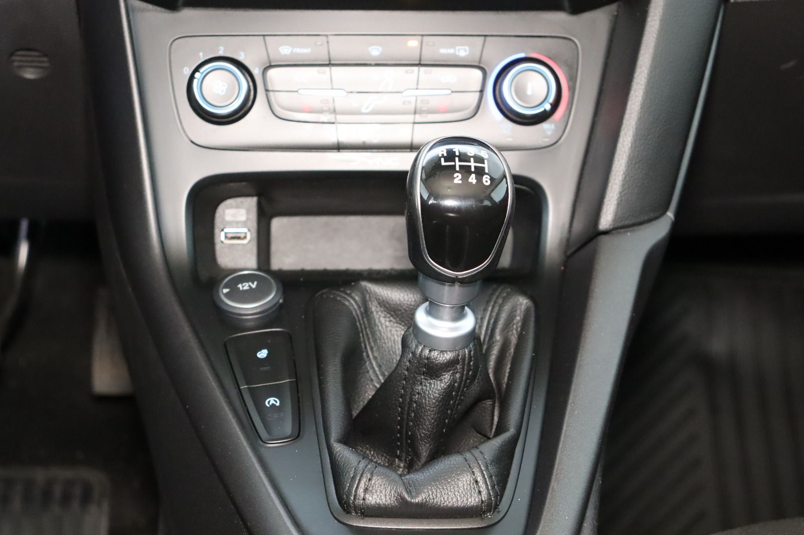 Fahrzeugabbildung Ford Focus 1.0 Ecoboost * SHZ * Tempomat