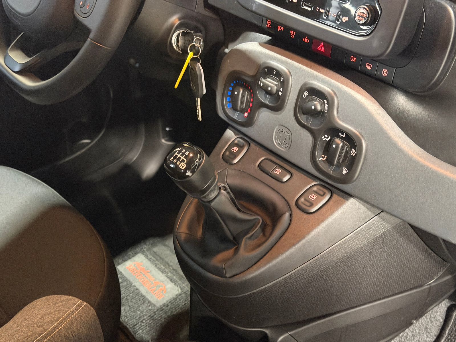 Fahrzeugabbildung Fiat Panda /KLIMA/4-TÜRER/DAB/ALLWETTER/1-HAND