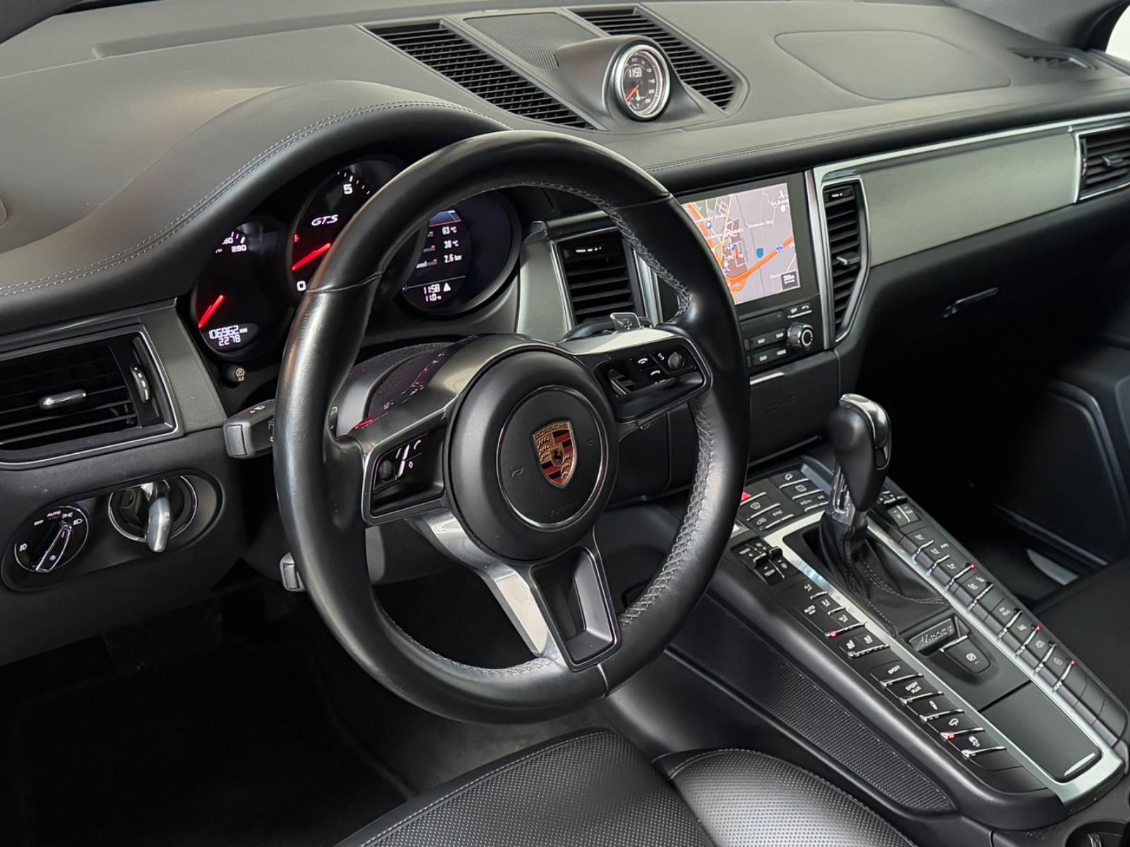 Fahrzeugabbildung Porsche Macan GTS/Burmester/Distronic/18Wege/R.Kamera