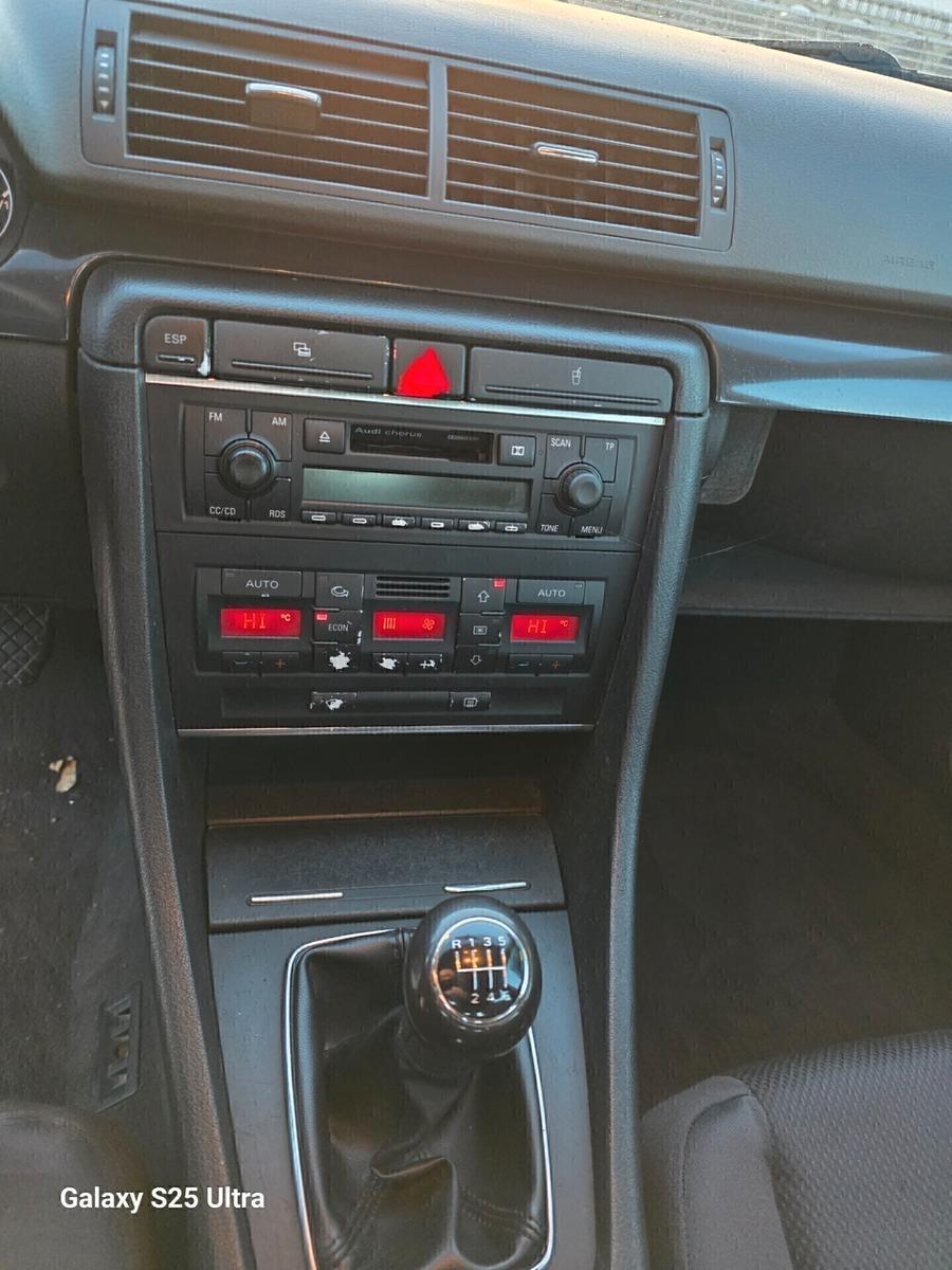 Audi A4 2005 — photo 15