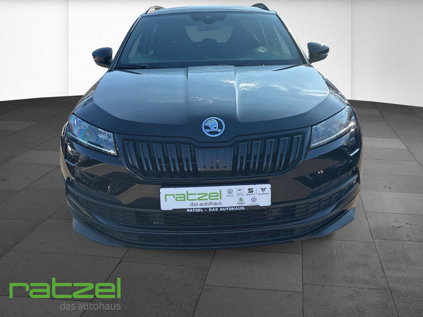 Fahrzeugabbildung SKODA Karoq 4x4 Sportline TSI 2,0 Navi LED ACC Travel