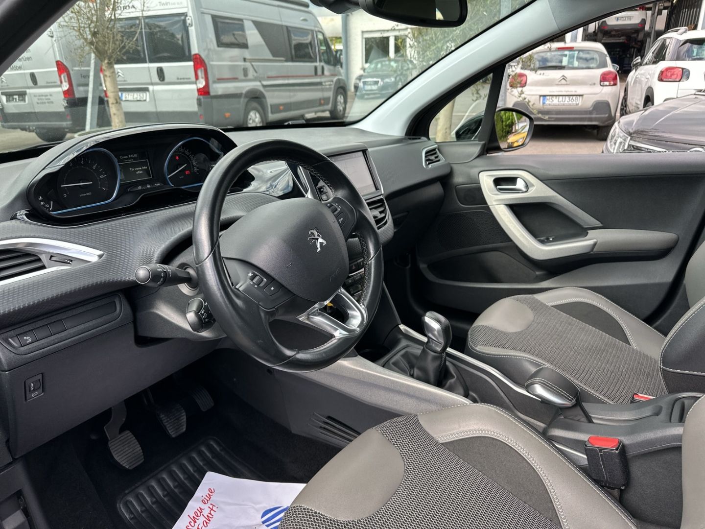 Fahrzeugabbildung Peugeot 2008 1.2 Allure PureTech 82  Tempomat  Navi