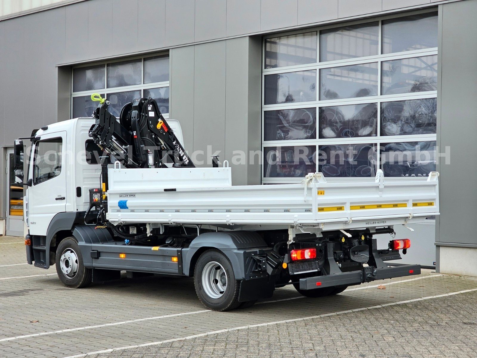 Fahrzeugabbildung Mercedes-Benz 923 Atego Dreiseitenkipper MEILLER + HIAB 072