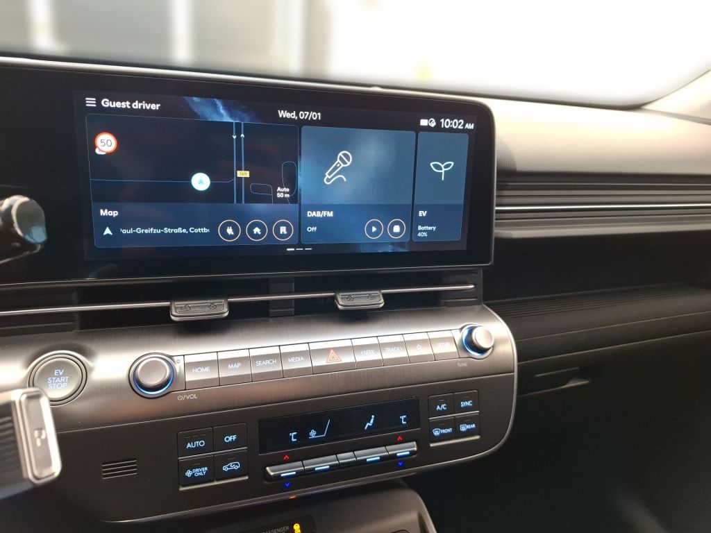 Fahrzeugabbildung Hyundai KONA EV 2WD 65kWh Trend 2xKlima AUT Akustikglas