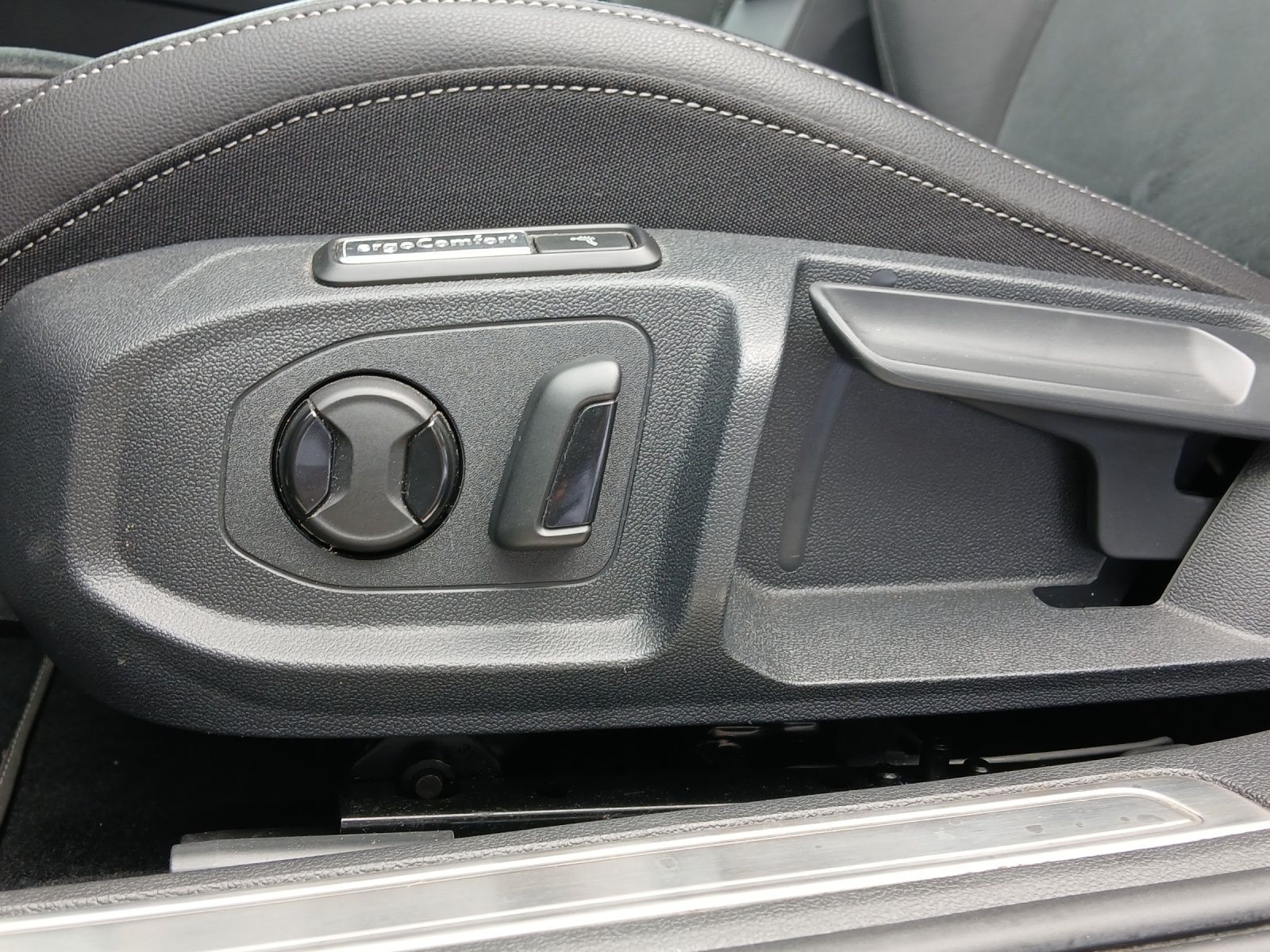 Fahrzeugabbildung Volkswagen Arteon SB TDI R-Line DSG Matrix Navi ACC AHK SHZ