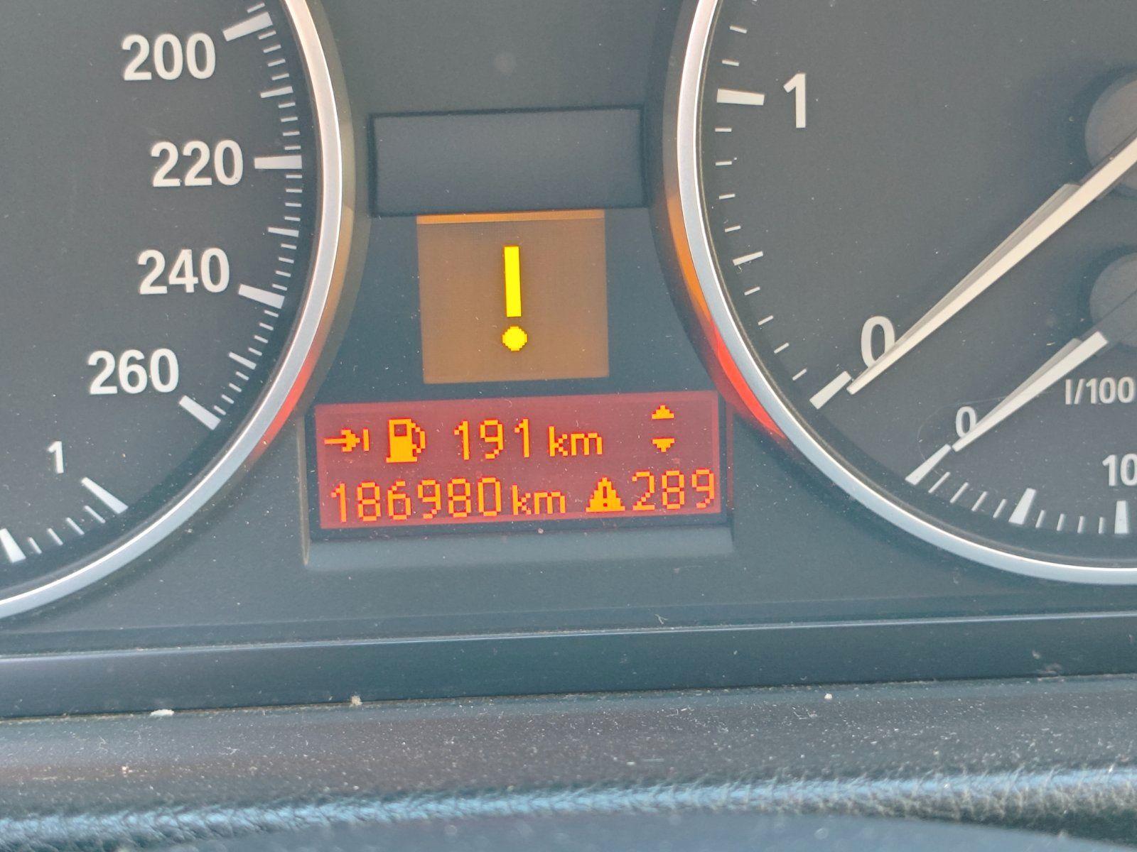 BMW 318 2009 — photo 10