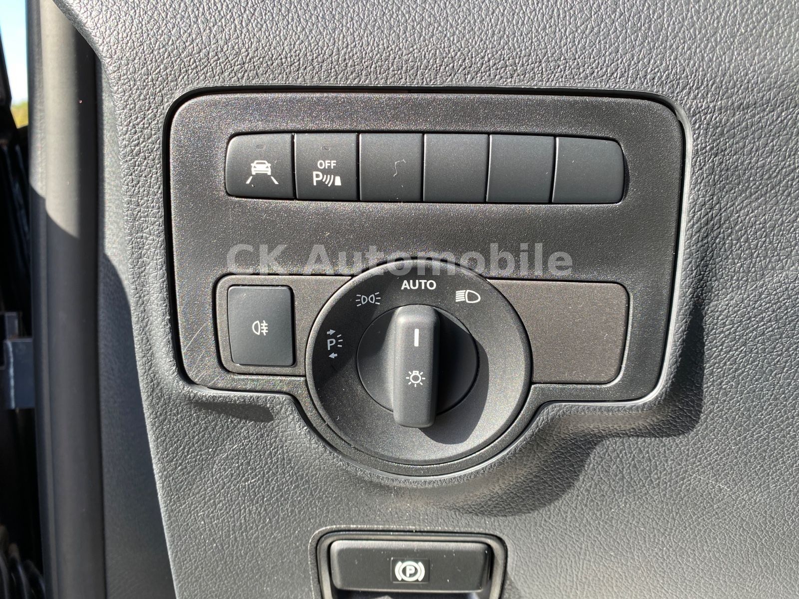Fahrzeugabbildung Mercedes-Benz Mercedes-Benz Vito Mixto 124 lang Autom./5 Sitze