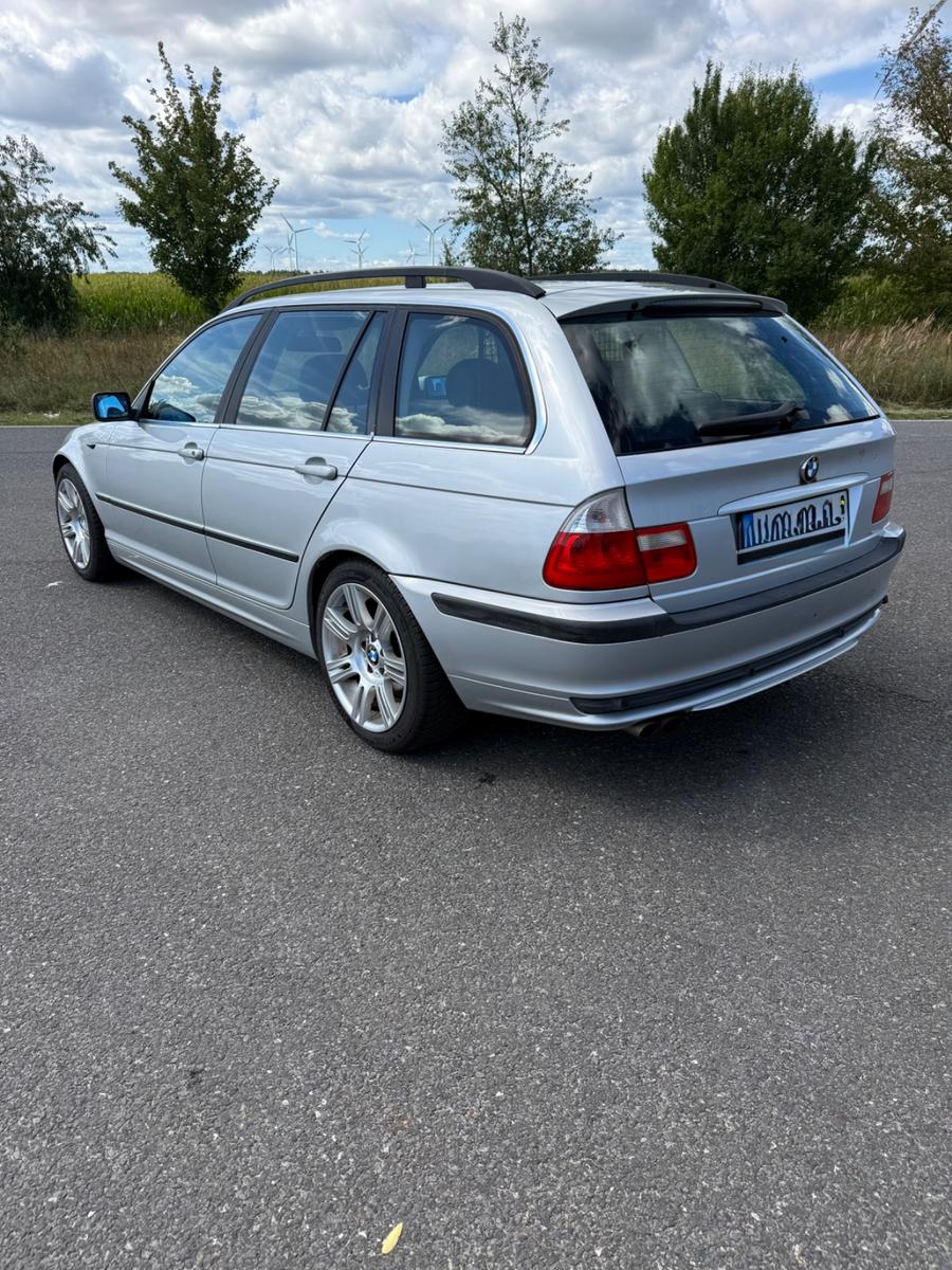 BMW 325 2004 — rear view