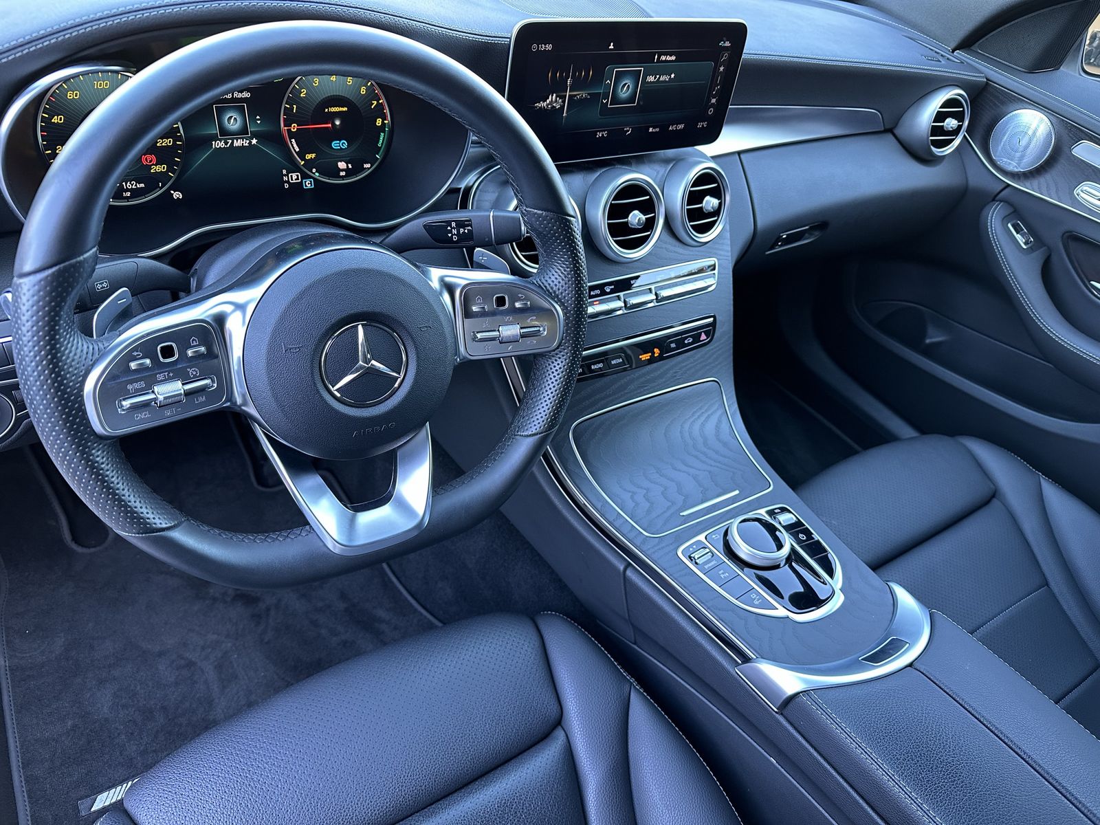 Fahrzeugabbildung Mercedes-Benz C 300e 4Matic AMG-Line NAV+LED+WIDESCREEN+HUD+PP