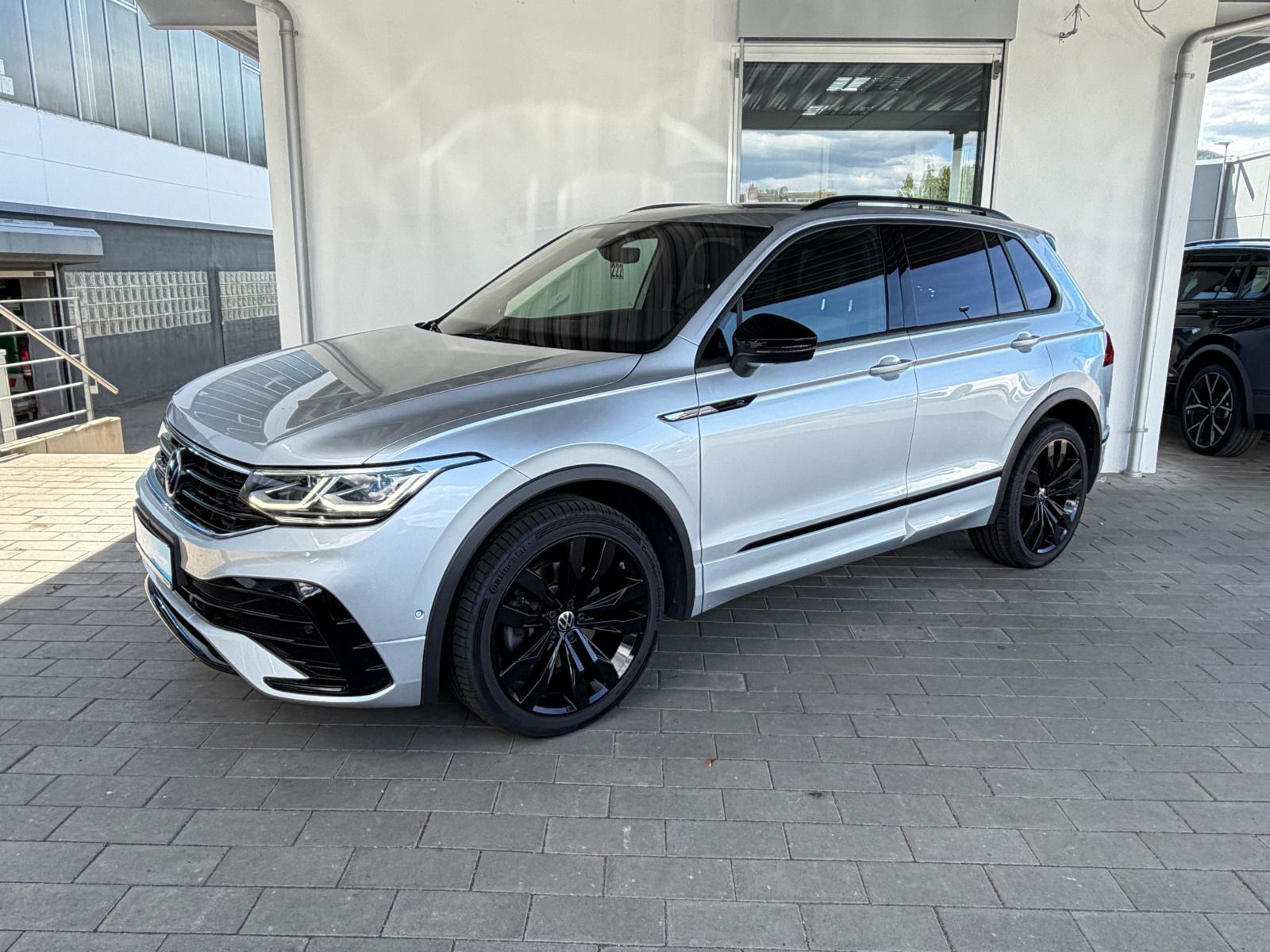 Volkswagen Tiguan R-Line 2.0 TDI DSG 4M 360° AHK MATRIX NAV foto 2