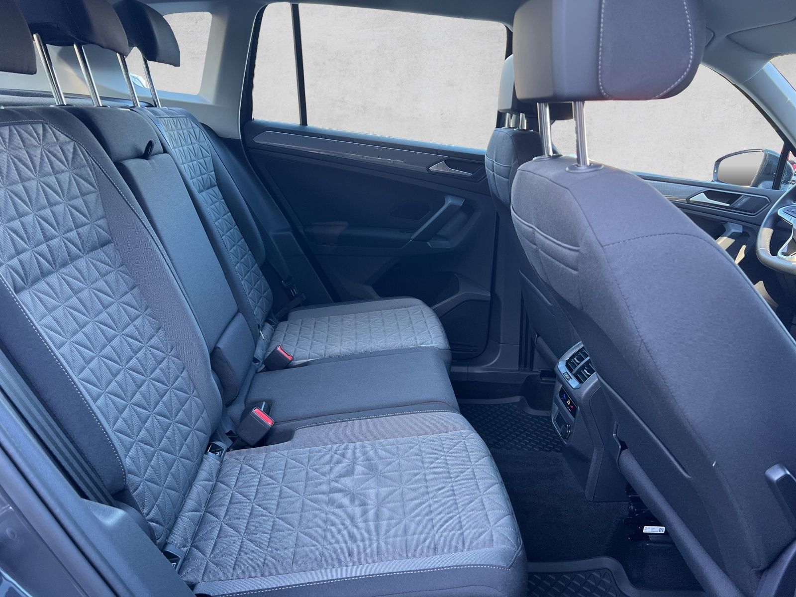 Tiguan Life 2.0 TDI DSG 4M Navi*LED*Standhzg.