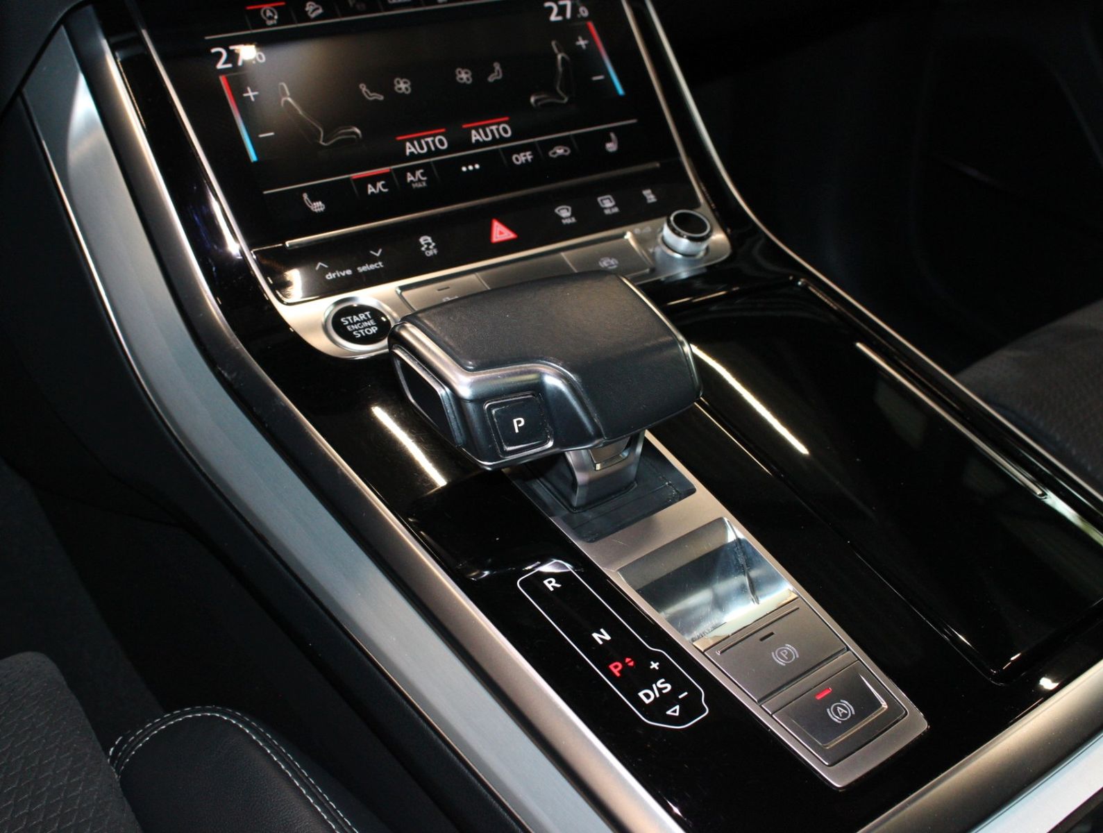 Fahrzeugabbildung Audi Q8 50 TDI quattro S Line Edition All Black+VOLL