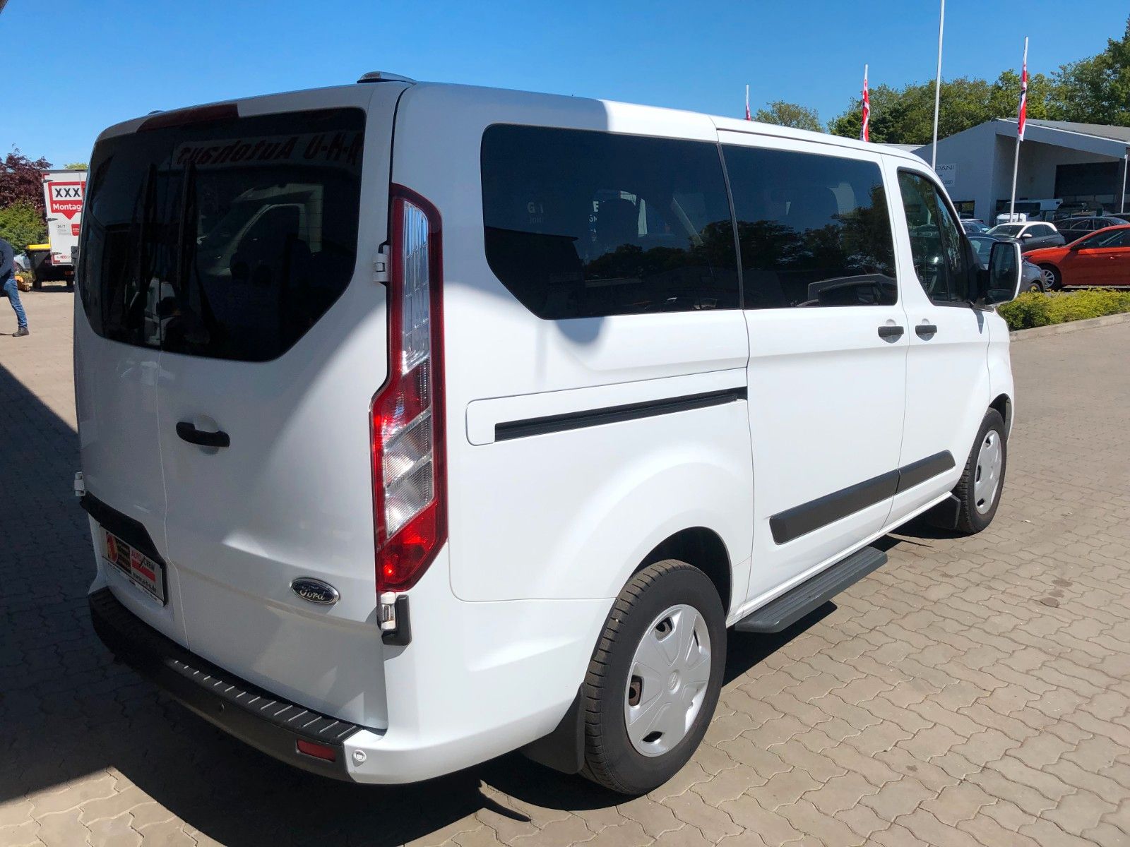 Fahrzeugabbildung Ford Transit/Tourneo Custom Kombi 320L1 Trend 9Sitzer