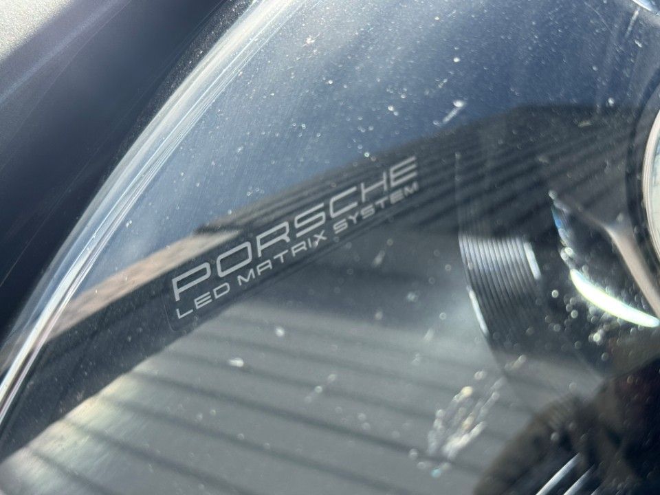 Fahrzeugabbildung Porsche 992 911 Carrera 4 S erste Hand uff approved