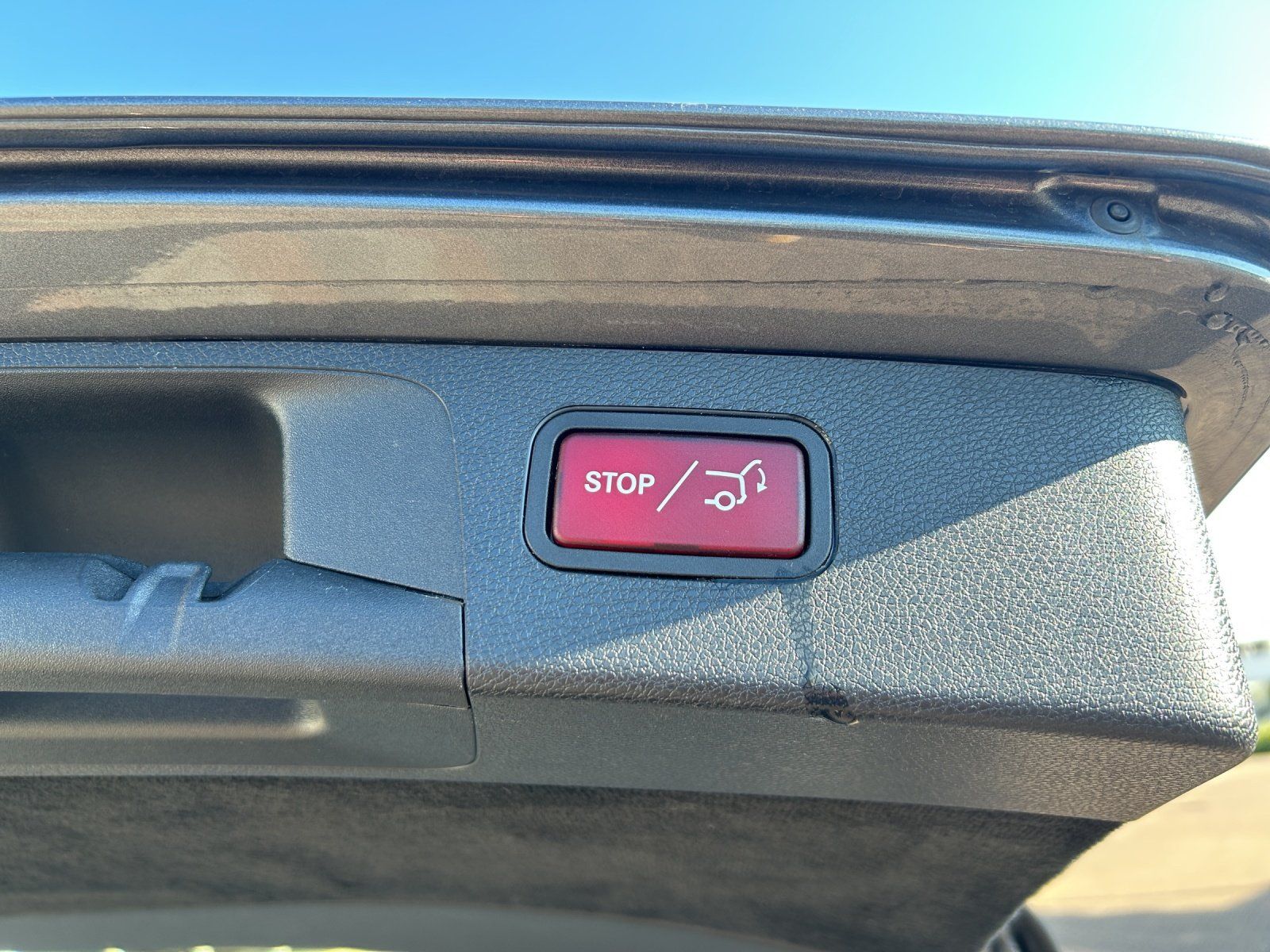 Fahrzeugabbildung Mercedes-Benz E220d 4M Tl All-Terrain DISTRO Pano AHK Memo LED