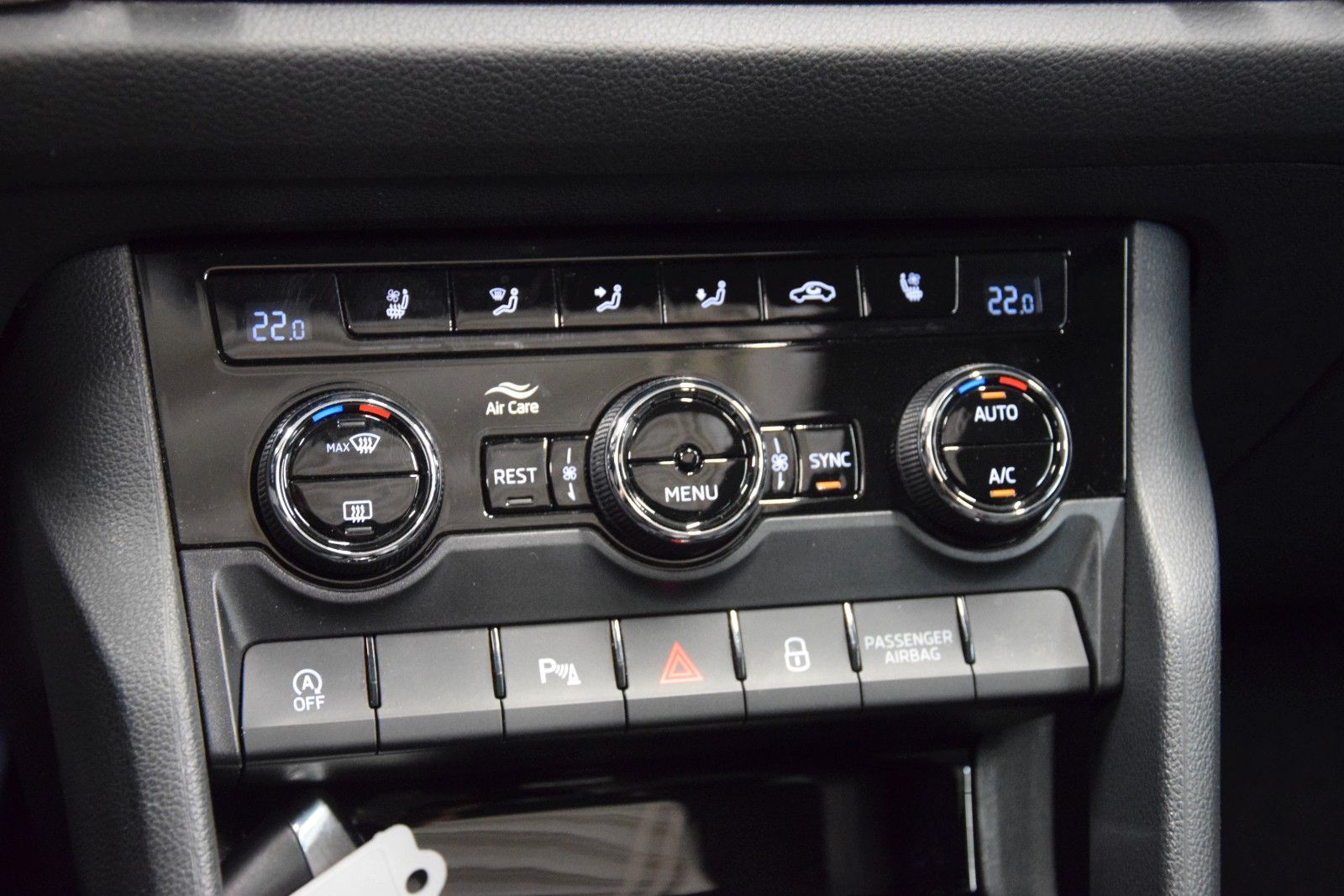 Fahrzeugabbildung SKODA Kodiaq Style 4x4 Pano LED Keyless Sitzbelüf. AHK