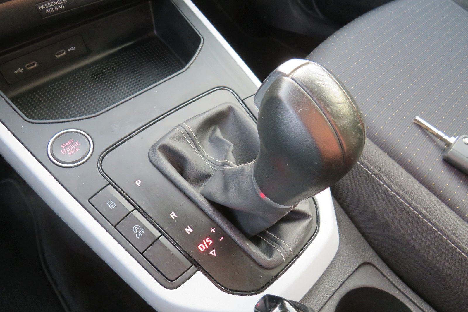 Fahrzeugabbildung SEAT Arona Style DSG GRA KAMERA SITZH. PDC APP-CON 1H