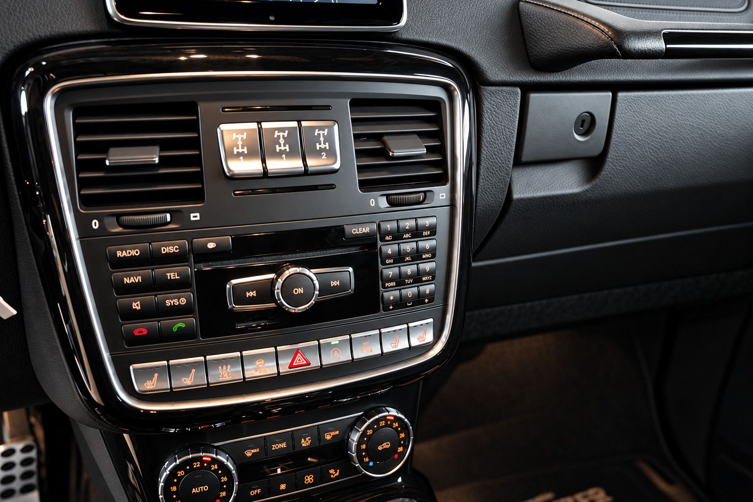 Fahrzeugabbildung Mercedes-Benz G 350 d*AMG*S-Dach*HarmanKardon*Memory*Sitzklima