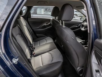 Hyundai i30 cw Pure Kamera Navi SHZ PDC TEMP