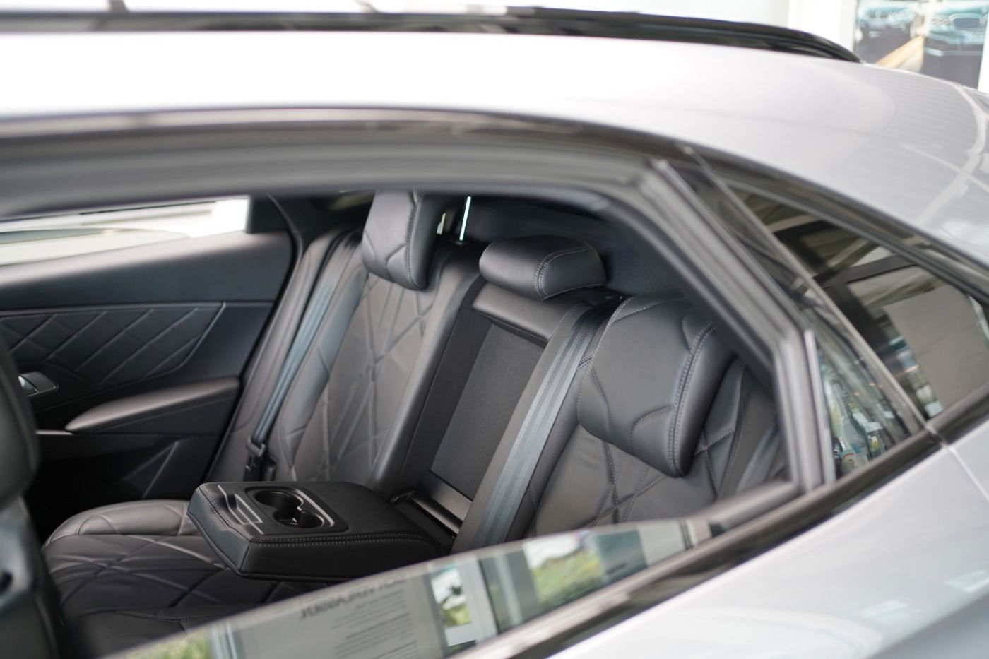 Fahrzeugabbildung DS Automobiles DS7 Crossback E-Tense 4x4 300 Ligne Noire