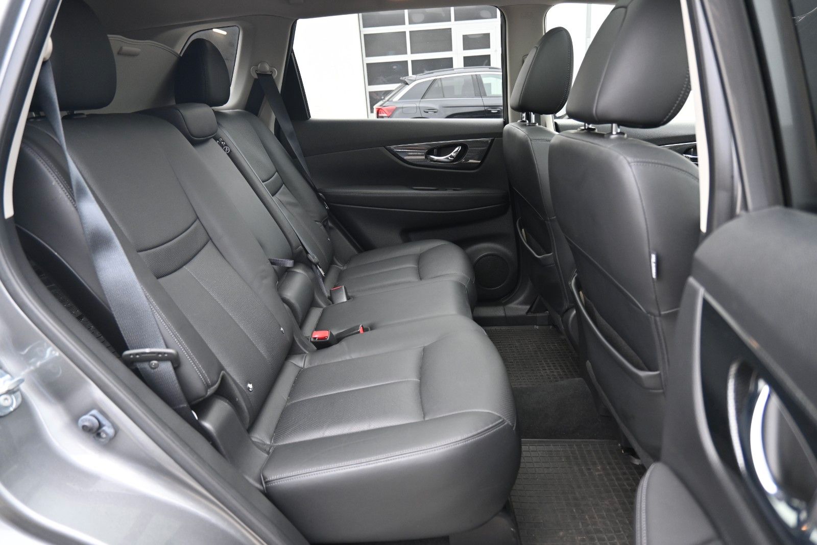 Fahrzeugabbildung Nissan X-Trail  1.6 DIG-T Schalter Tekna 4x2*360°*Pano