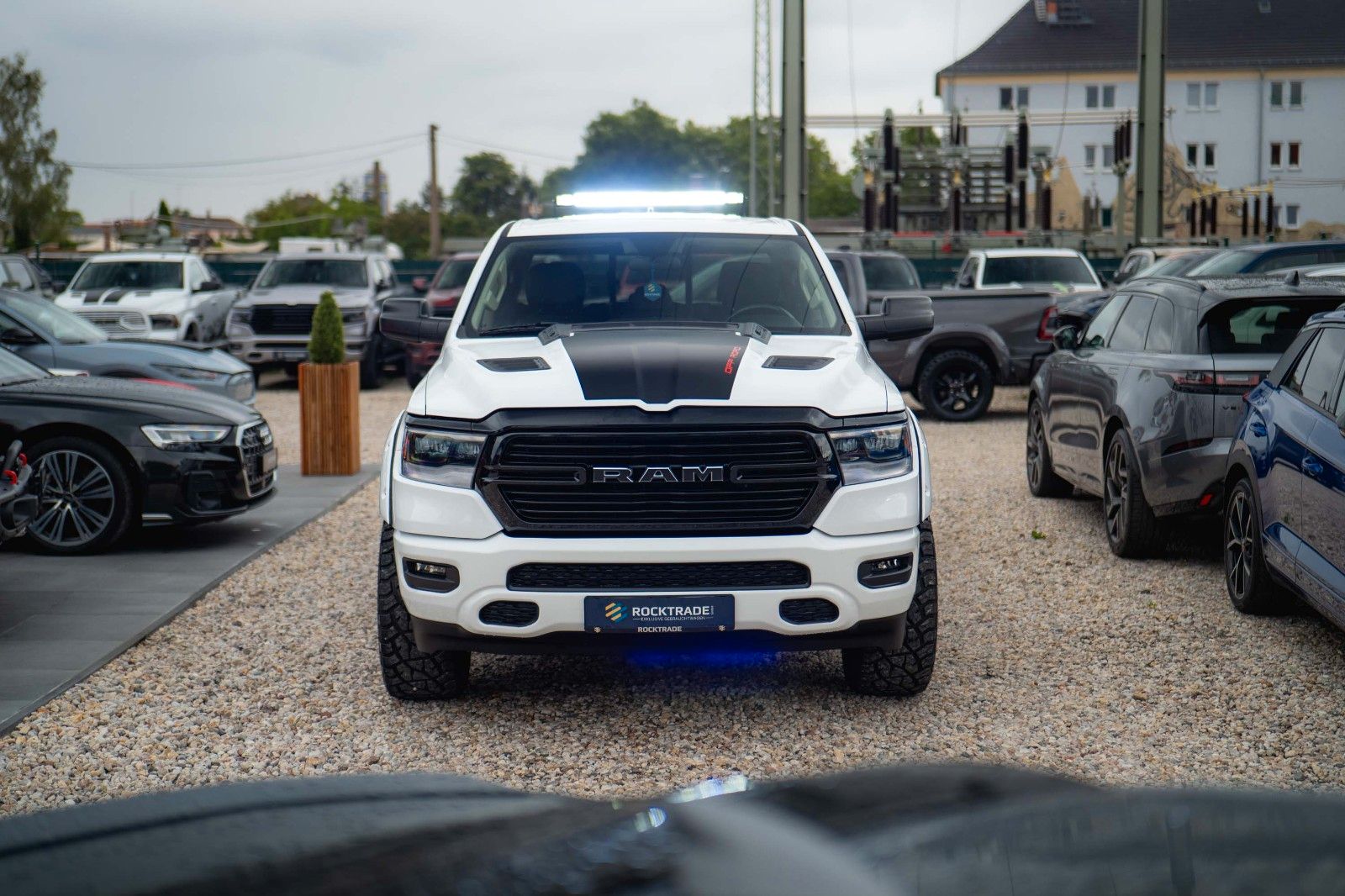 Fahrzeugabbildung Dodge RAM 5.7 V8 HEMI 4x4 OFFROAD Night-Paket *LED*