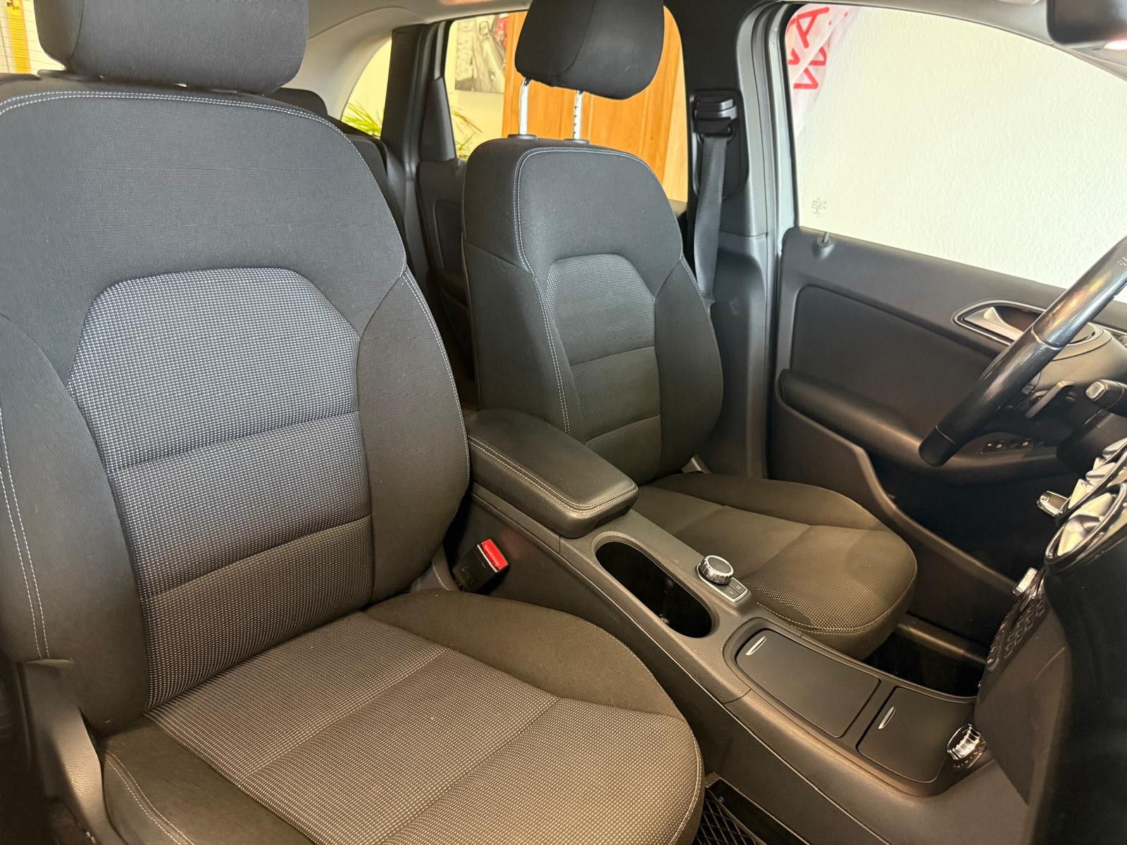 Fahrzeugabbildung Mercedes-Benz MB  B 180 / NAVI/AUTOMATIK