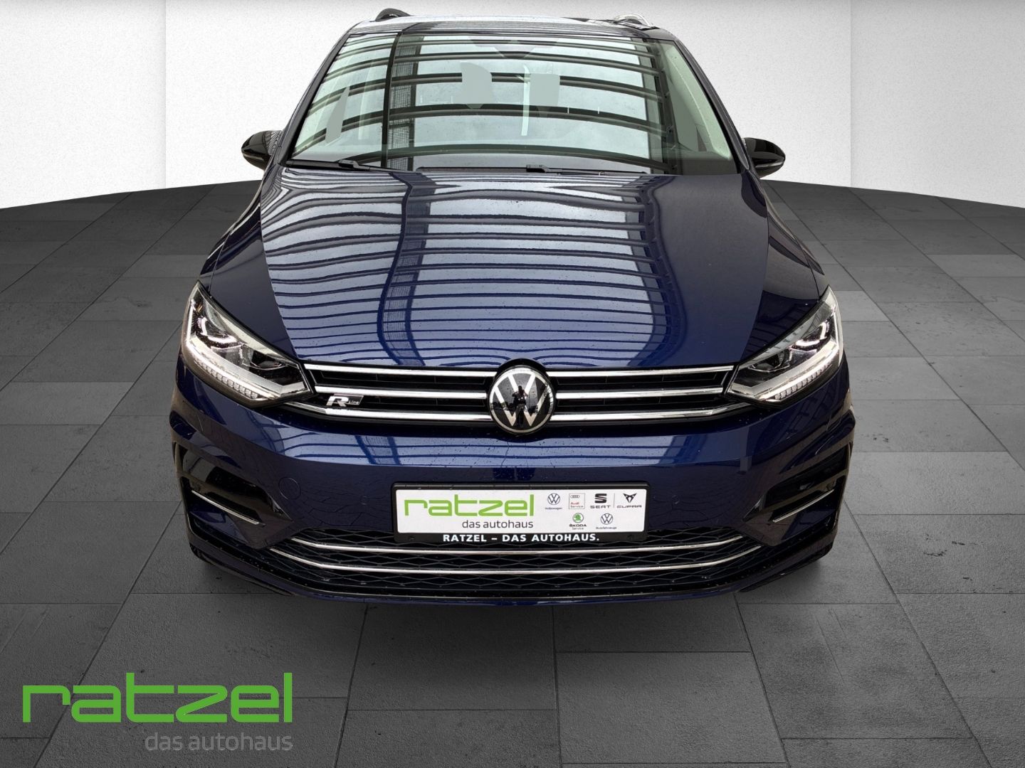 Fahrzeugabbildung Volkswagen Touran R-LINE 1.5 TSI DSG 8-fach+7-Sitzer+AHK