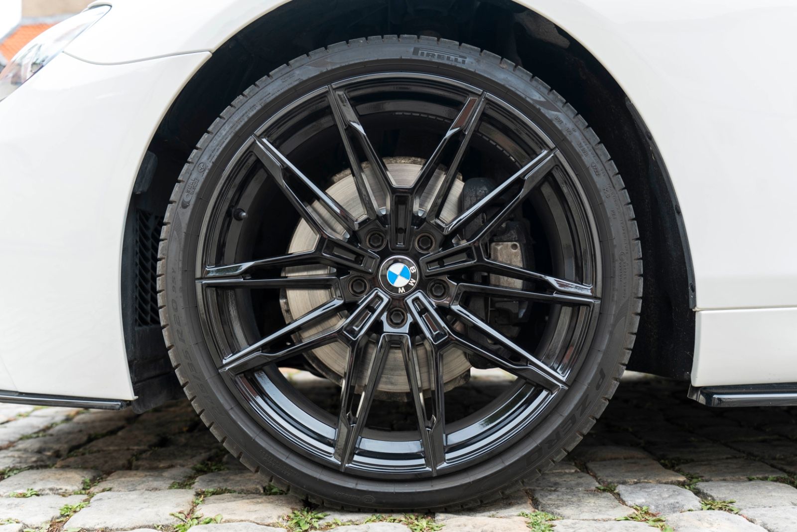 Fahrzeugabbildung BMW 640I M-SPORT B&O HUD KAM NAV ALC CARBON