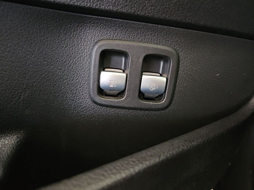 Fahrzeugabbildung Mercedes-Benz C 300 e Avantgarde Night LED Kamera SHZ Navi DAB